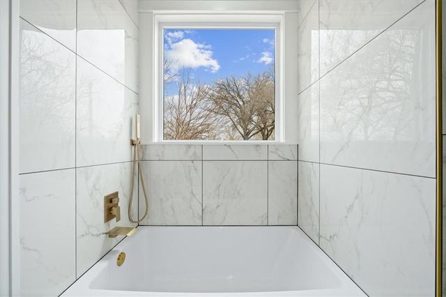 8620 W 75th Street, Overland Park, KS 66204