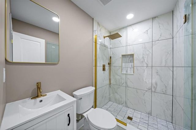 8620 W 75th Street, Overland Park, KS 66204