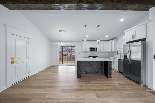 8620 W 75th Street, Overland Park, KS 66204