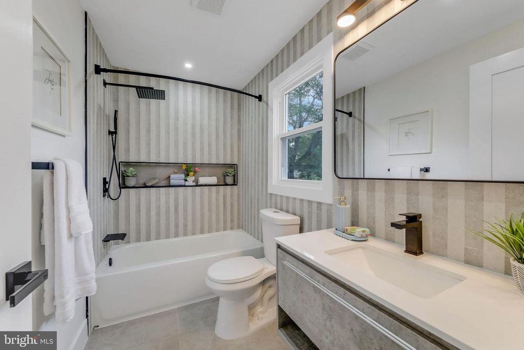 11 BISCAYNE BLVD, West Deptford, NJ 08096