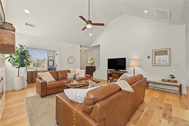 5801 SW Peaceful Avenue, Bentonville, AR 72713
