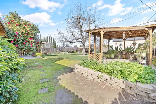 3942 W Vassar Avenue, Visalia, CA 93277