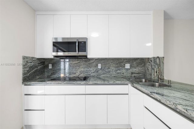 2425 W 76th St 102, Hialeah, FL 33016