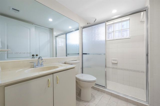 2425 W 76th St 102, Hialeah, FL 33016