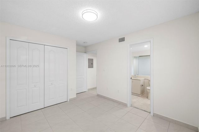 2425 W 76th St 102, Hialeah, FL 33016