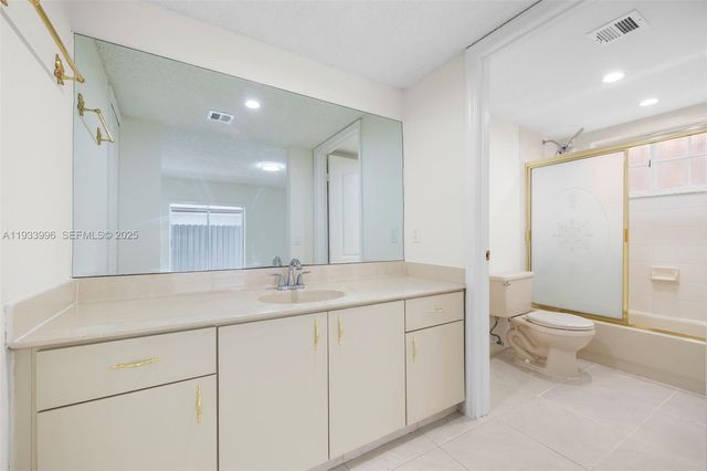 2425 W 76th St 102, Hialeah, FL 33016