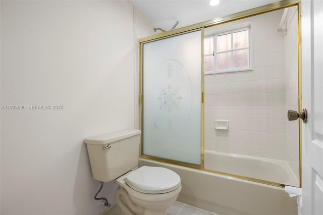 2425 W 76th St 102, Hialeah, FL 33016