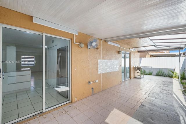 2425 W 76th St 102, Hialeah, FL 33016