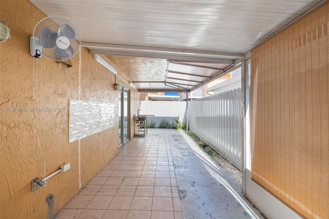 2425 W 76th St 102, Hialeah, FL 33016