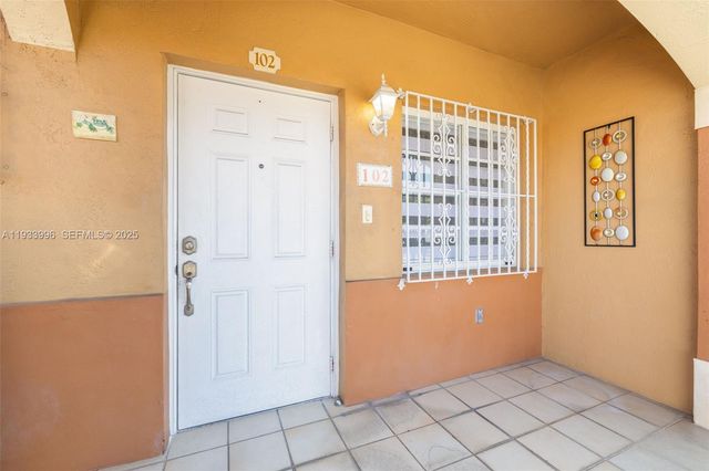 2425 W 76th St 102, Hialeah, FL 33016