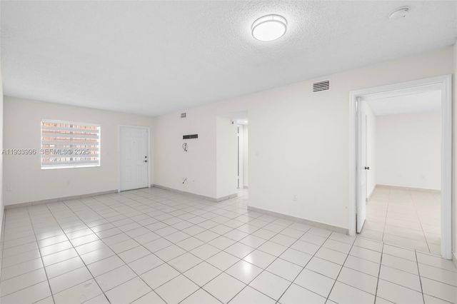 2425 W 76th St 102, Hialeah, FL 33016