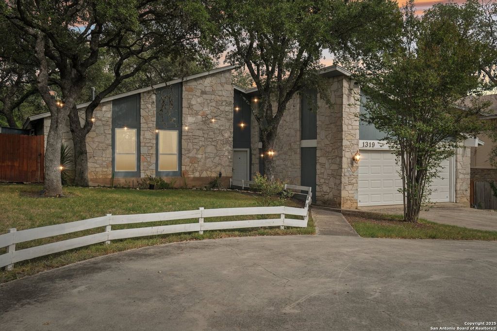 1319 E Bitters, San Antonio, TX 78216