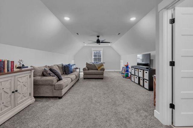 121 Denton Ct, Clarksville, TN 37043