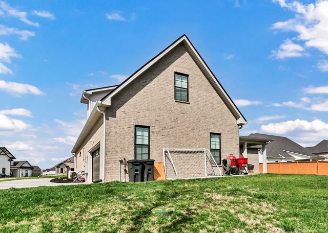 121 Denton Ct, Clarksville, TN 37043