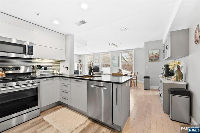 402 9th Street 4A, Hoboken, NJ 07030