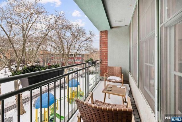 402 9th Street 4A, Hoboken, NJ 07030