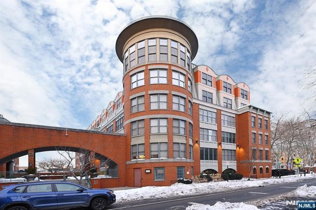 402 9th Street 4A, Hoboken, NJ 07030