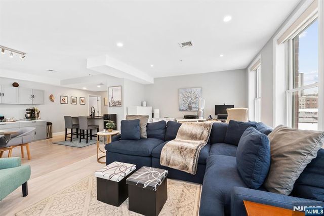 402 9th Street 4A, Hoboken, NJ 07030