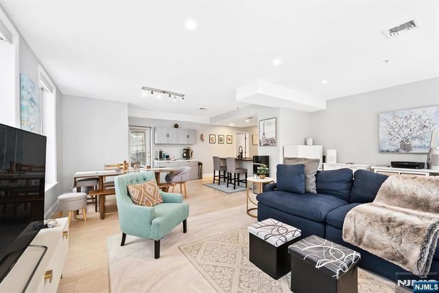 402 9th Street 4A, Hoboken, NJ 07030