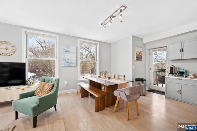 402 9th Street 4A, Hoboken, NJ 07030