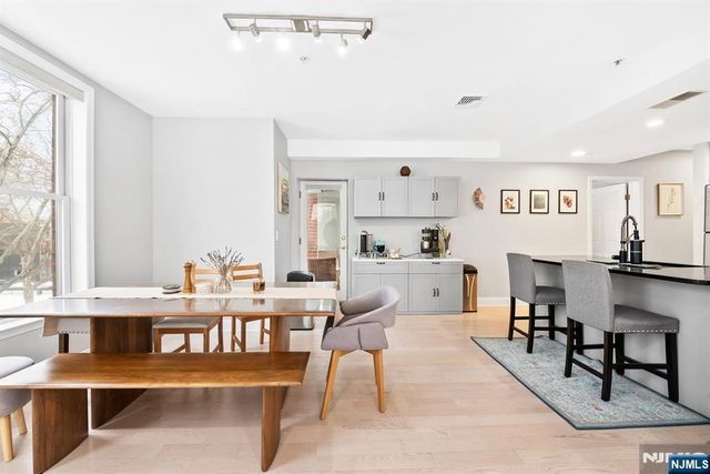 402 9th Street 4A, Hoboken, NJ 07030