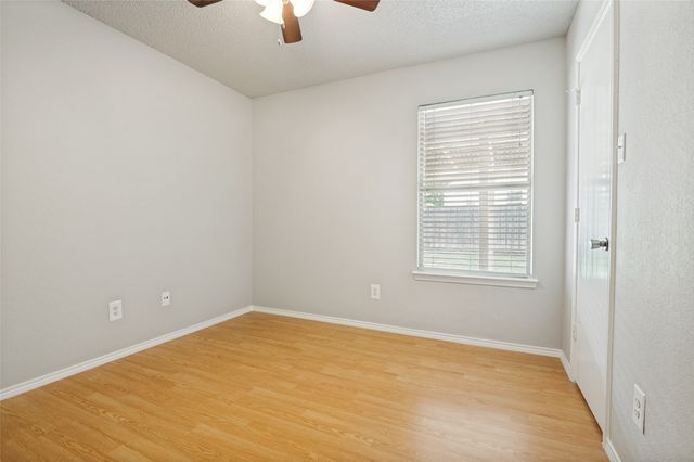 511 Hollyberry Drive, Mansfield, TX 76063