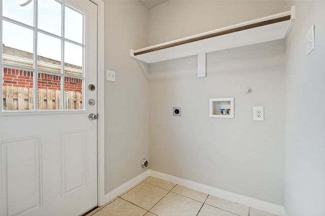 511 Hollyberry Drive, Mansfield, TX 76063