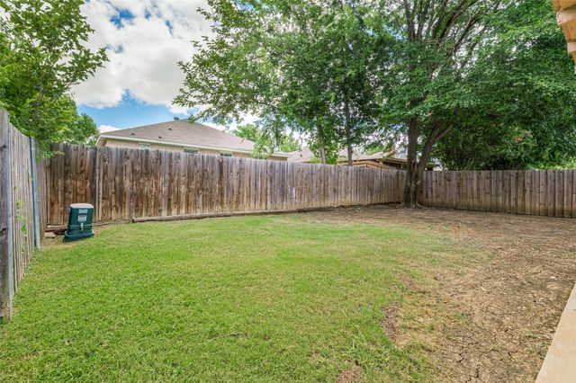511 Hollyberry Drive, Mansfield, TX 76063