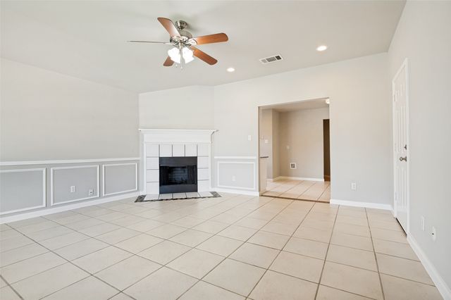 511 Hollyberry Drive, Mansfield, TX 76063