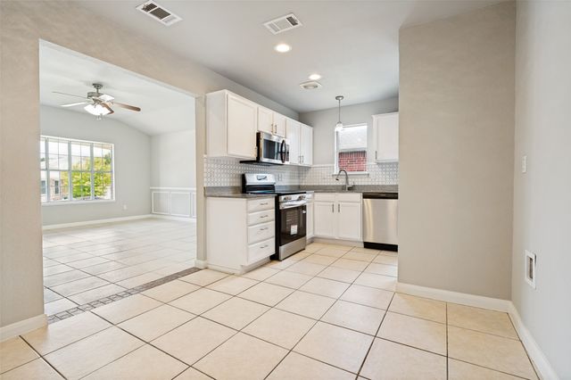 511 Hollyberry Drive, Mansfield, TX 76063
