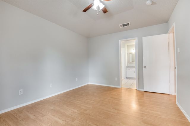511 Hollyberry Drive, Mansfield, TX 76063