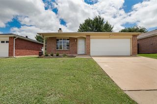 511 Hollyberry Drive, Mansfield, TX 76063