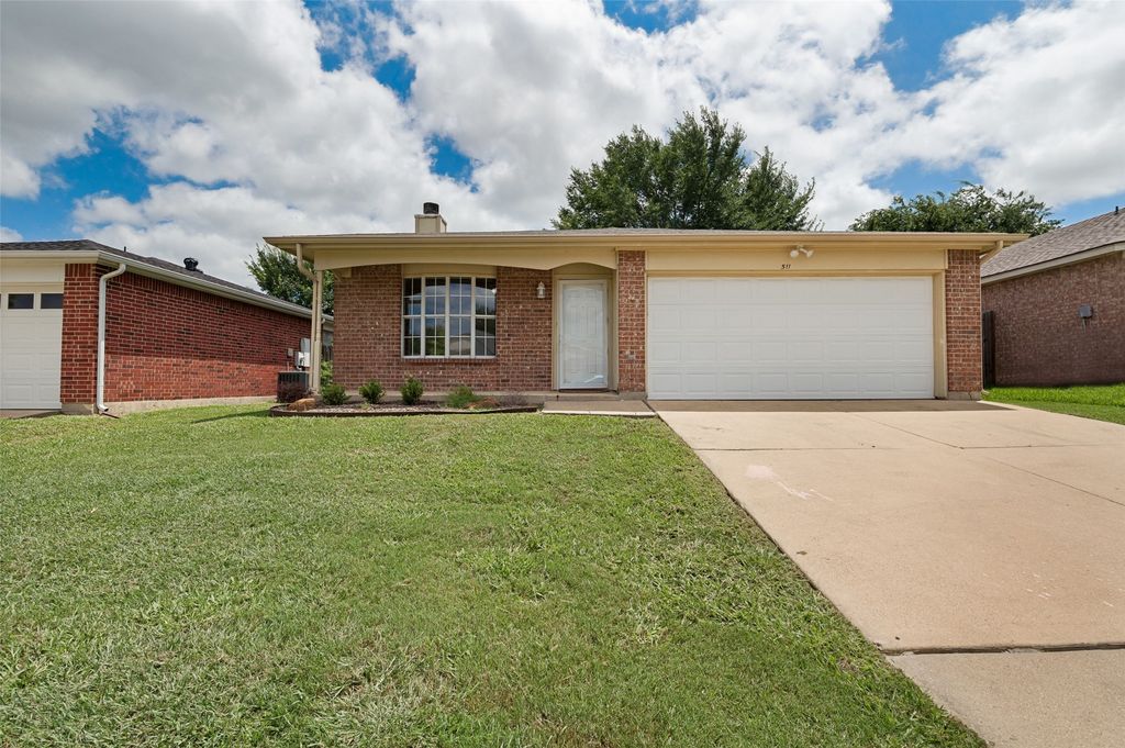 511 Hollyberry Drive, Mansfield, TX 76063