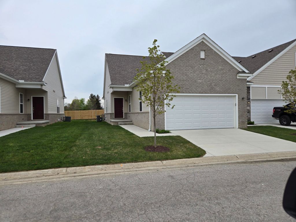 4260 Plum Village Circle 42, Raisinville Twp, MI 48161