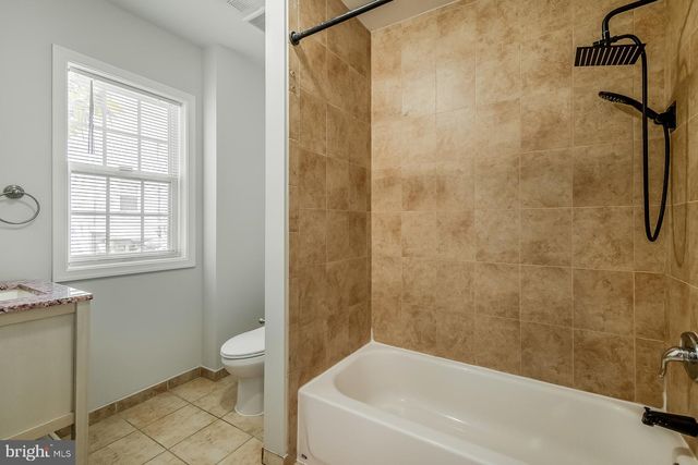 4933 LEE ST NE, Washington, DC 20019