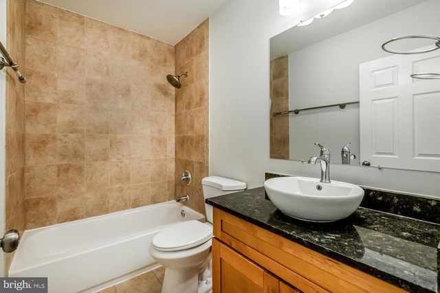 4933 LEE ST NE, Washington, DC 20019