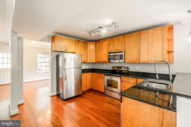 4933 LEE ST NE, Washington, DC 20019
