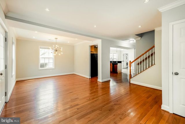 4933 LEE ST NE, Washington, DC 20019