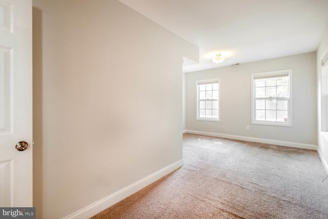 4933 LEE ST NE, Washington, DC 20019