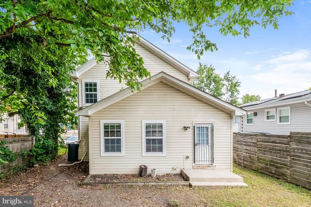 4933 LEE ST NE, Washington, DC 20019