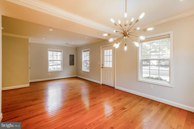 4933 LEE ST NE, Washington, DC 20019