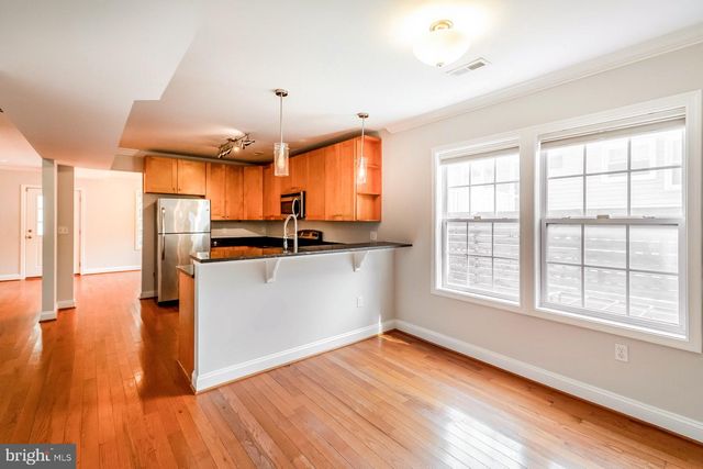 4933 LEE ST NE, Washington, DC 20019