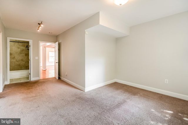 4933 LEE ST NE, Washington, DC 20019