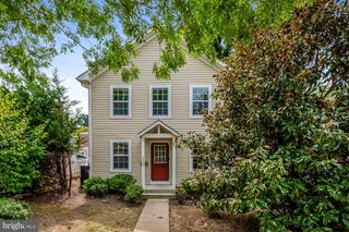 4933 LEE ST NE, Washington, DC 20019