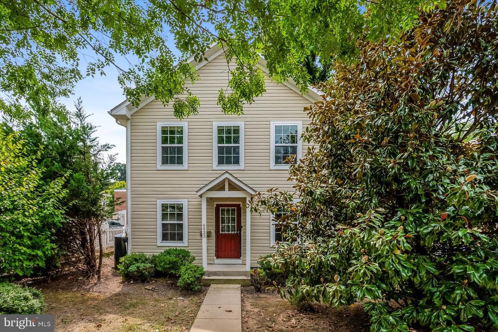 4933 LEE ST NE, Washington, DC 20019