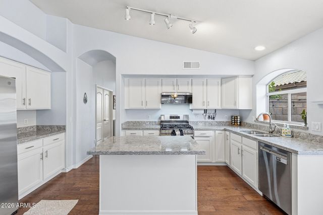 9649 W IRMA Lane, Peoria, AZ 85382