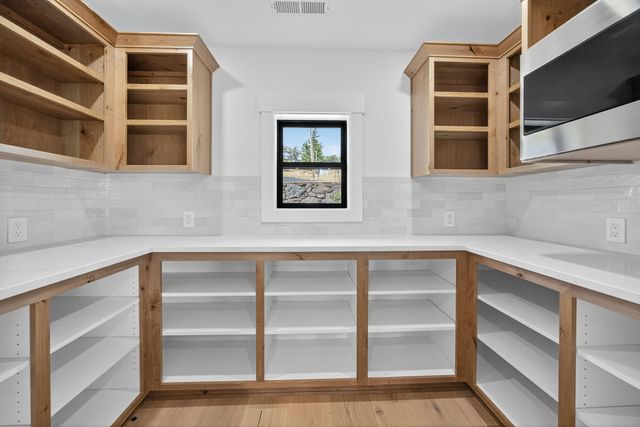 4691 Cherry Lane, Medford, OR 97504