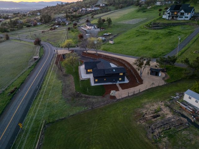 4691 Cherry Lane, Medford, OR 97504