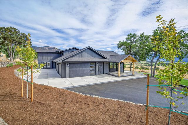 4691 Cherry Lane, Medford, OR 97504