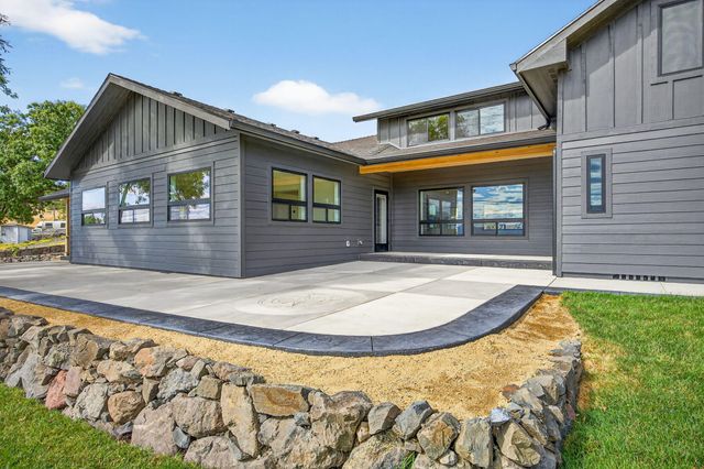 4691 Cherry Lane, Medford, OR 97504